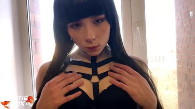 गर्म श्यामला पैसे के लिए गहराई से और संवेदनशील रूप से गड़बड़ बेकार है